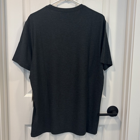 NWT Vuori Strato Tech Tee - Picture 5 of 8